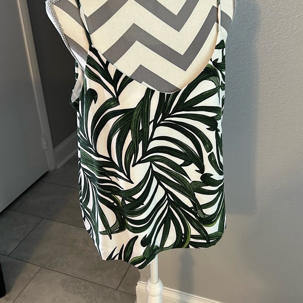 Elaine Rose - Size Large - Spaghetti Strap Palm Frond top - Green White